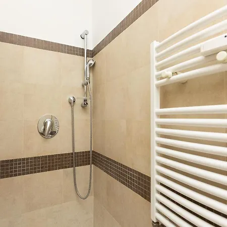 Cesare By In Apartament *